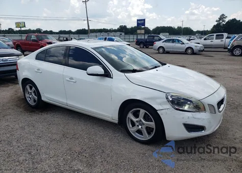 2012 Volvo S60 T5 z USA, uszkodzony, nr VIN YV1622FS7C2144401